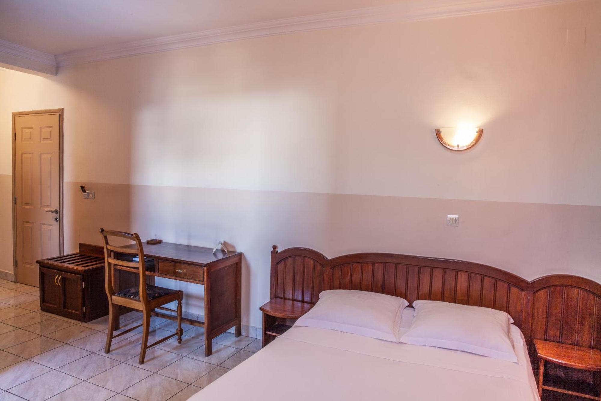 Anjary Hotel Ανταναναρίβο Δωμάτιο φωτογραφία